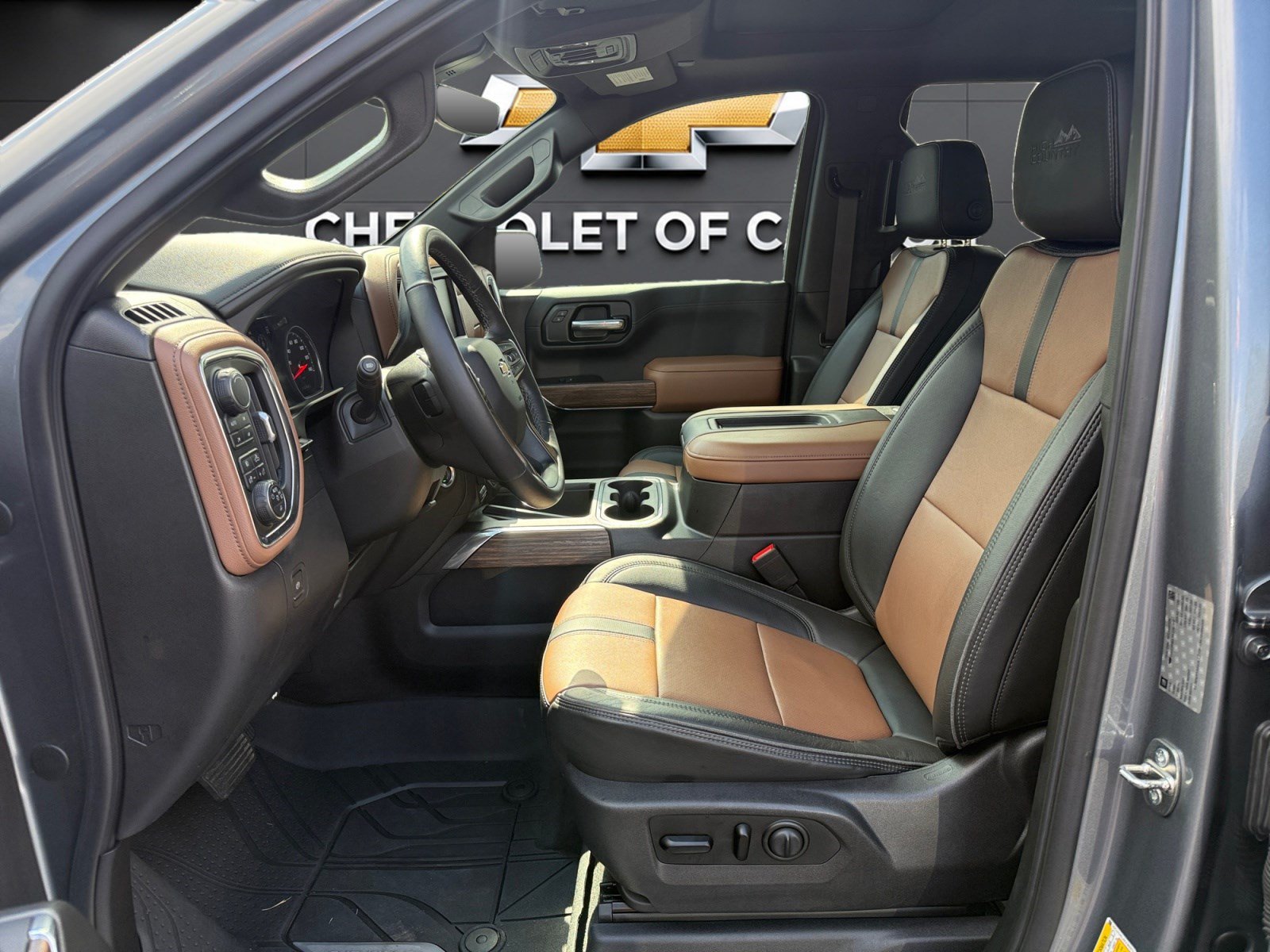 Used 2019 Chevrolet Silverado 1500 High Country w/ Technology Package AWD/4WD image 9