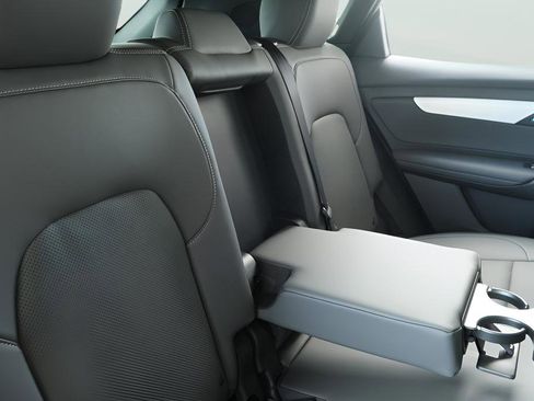 New 2025 VinFast VF 8 Plus AWD/4WD image 18