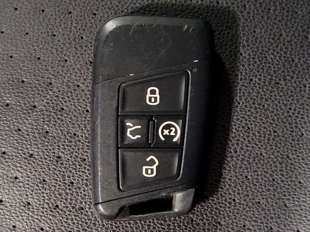 Used 2023 Volkswagen Jetta SE w/ Panoramic Sunroof Package FWD image 32