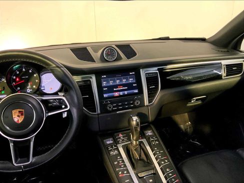 Certified 2018 Porsche Macan AWD/4WD image 16