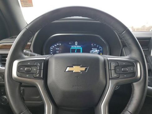 Used 2024 Chevrolet Suburban Premier image 25