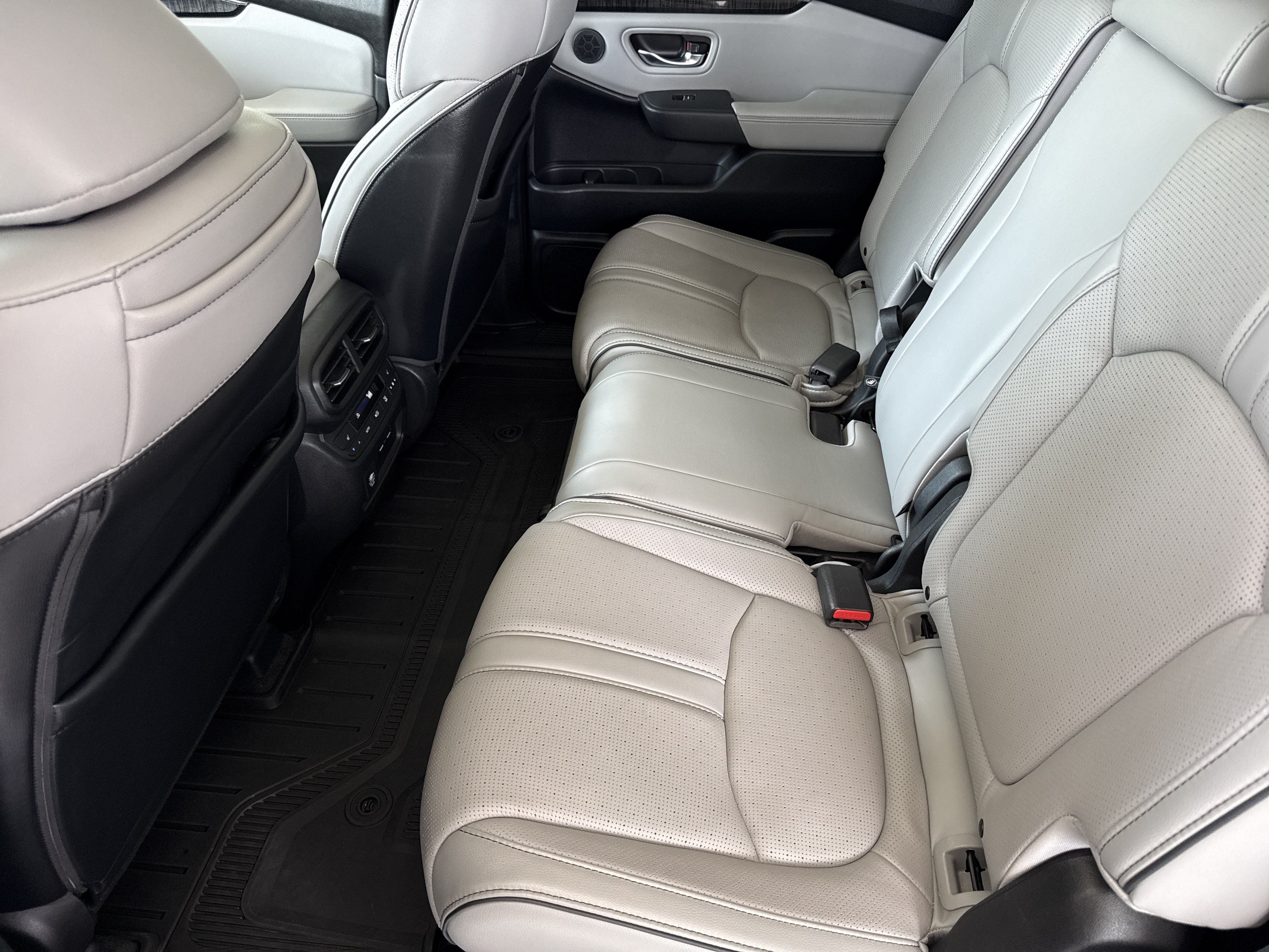 Used 2023 Honda Pilot Elite image 32