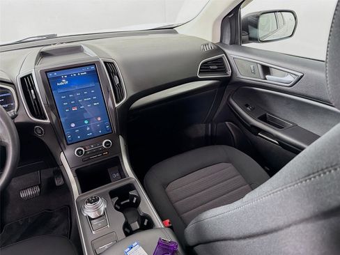 Used 2021 Ford Edge SE image 22