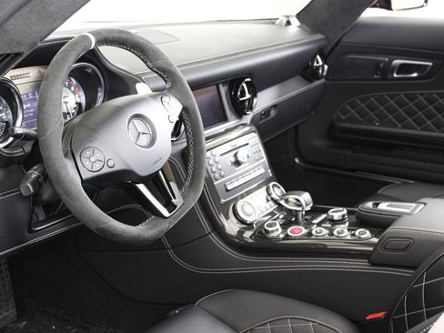 Used 2015 Mercedes-Benz SLS AMG GT Final Edition image 2