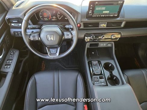 Used 2025 Honda Pilot TrailSport image 14