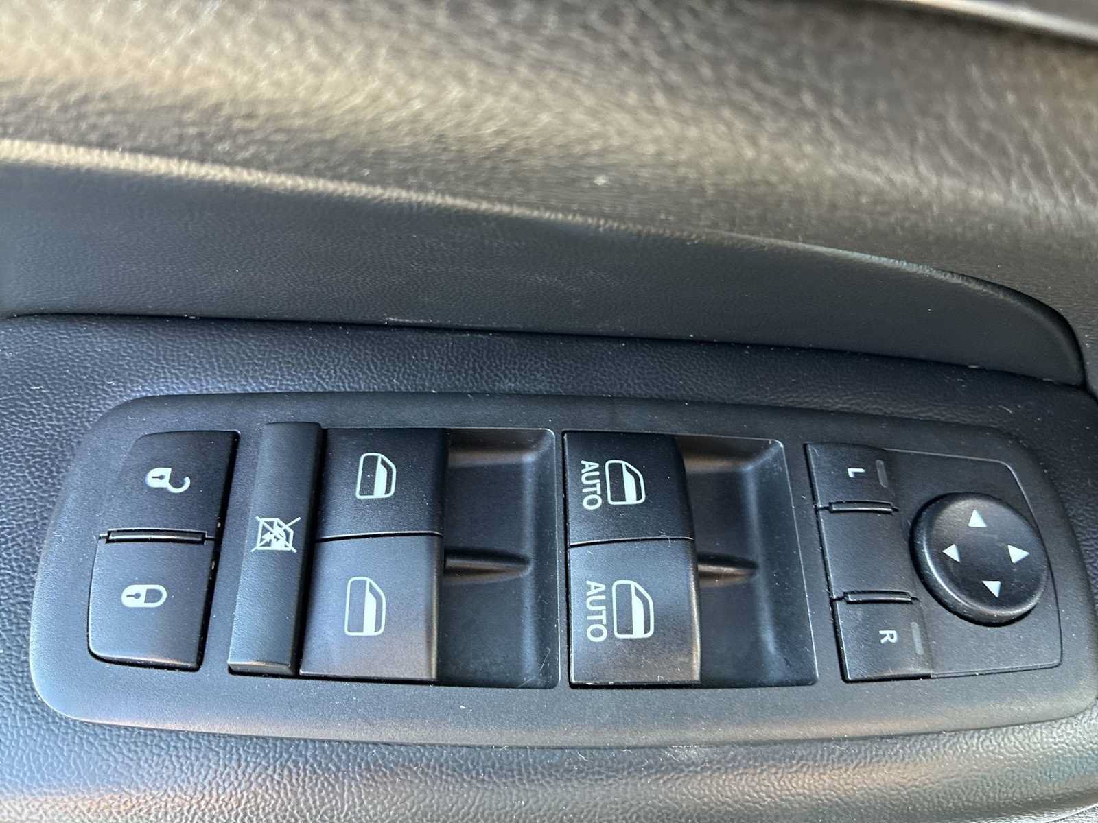 Used 2018 Jeep Grand Cherokee Altitude AWD/4WD image 15