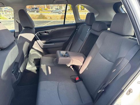 Used 2025 Toyota RAV4 XLE image 24