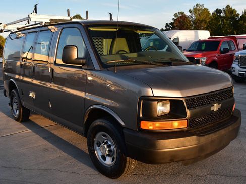 Used 2010 Chevrolet Express 2500 image 1