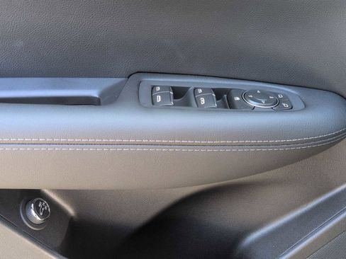 New 2025 Cadillac XT5 Luxury image 11