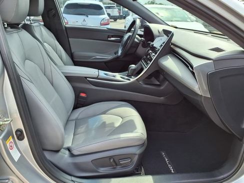 Used 2019 Toyota Avalon XLE w/ Moonroof Package FWD image 19