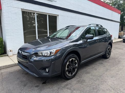 Used 2021 Subaru Crosstrek 2.0i Premium w/ Moonroof Package AWD/4WD image 2