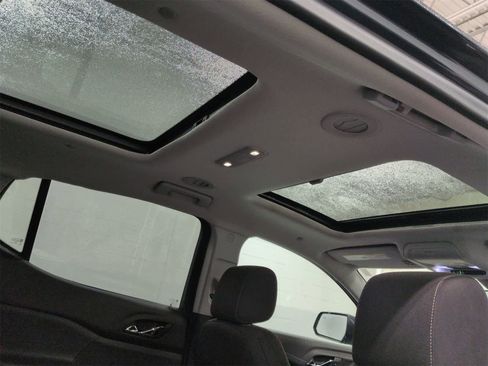 Used 2020 GMC Acadia SLE image 24