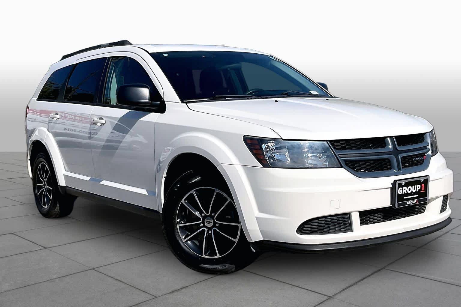 Used 2018 Dodge Journey SE w/ Blacktop Package FWD image 3