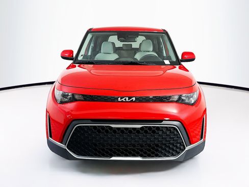 Used 2025 Kia Soul LX w/ LX Technology Package FWD image 2