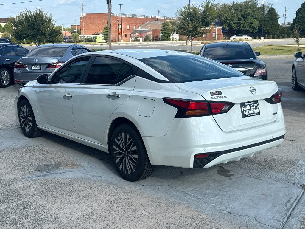 Used 2025 Nissan Altima 2.5 SV AWD/4WD image 3