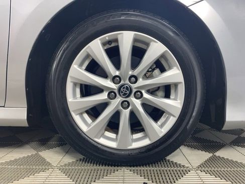 Used 2020 Toyota Camry LE image 9