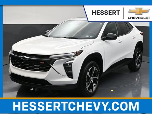 Certified 2025 Chevrolet Trax RS w/ Sunroof Package FWD image 1