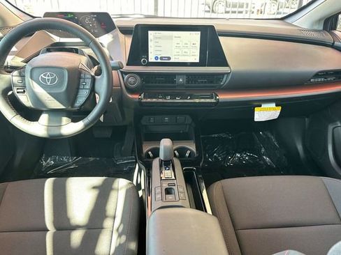 Used 2025 Toyota Prius Plug-In Hybrid image 13