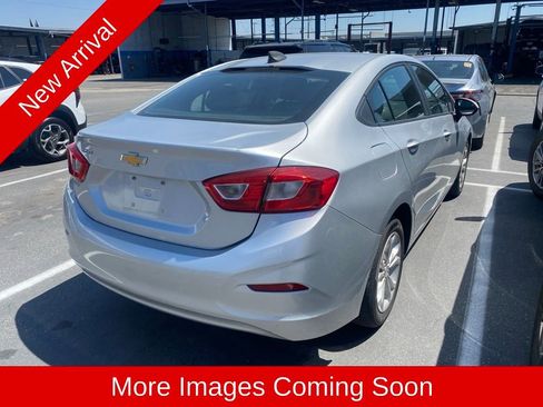 Used 2019 Chevrolet Cruze LS w/ LS Convenience Package FWD image 2