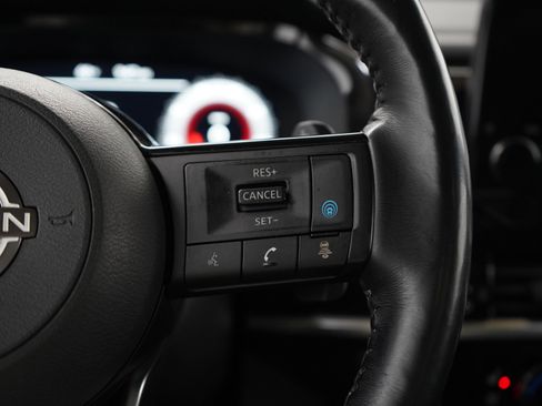 Used 2023 Nissan Pathfinder Platinum image 31