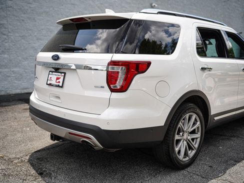 Used 2017 Ford Explorer Limited w/ Equipment Group 301A AWD/4WD image 15