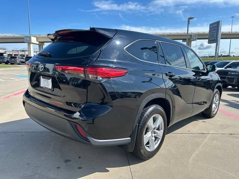 Used 2022 Toyota Highlander L FWD image 15