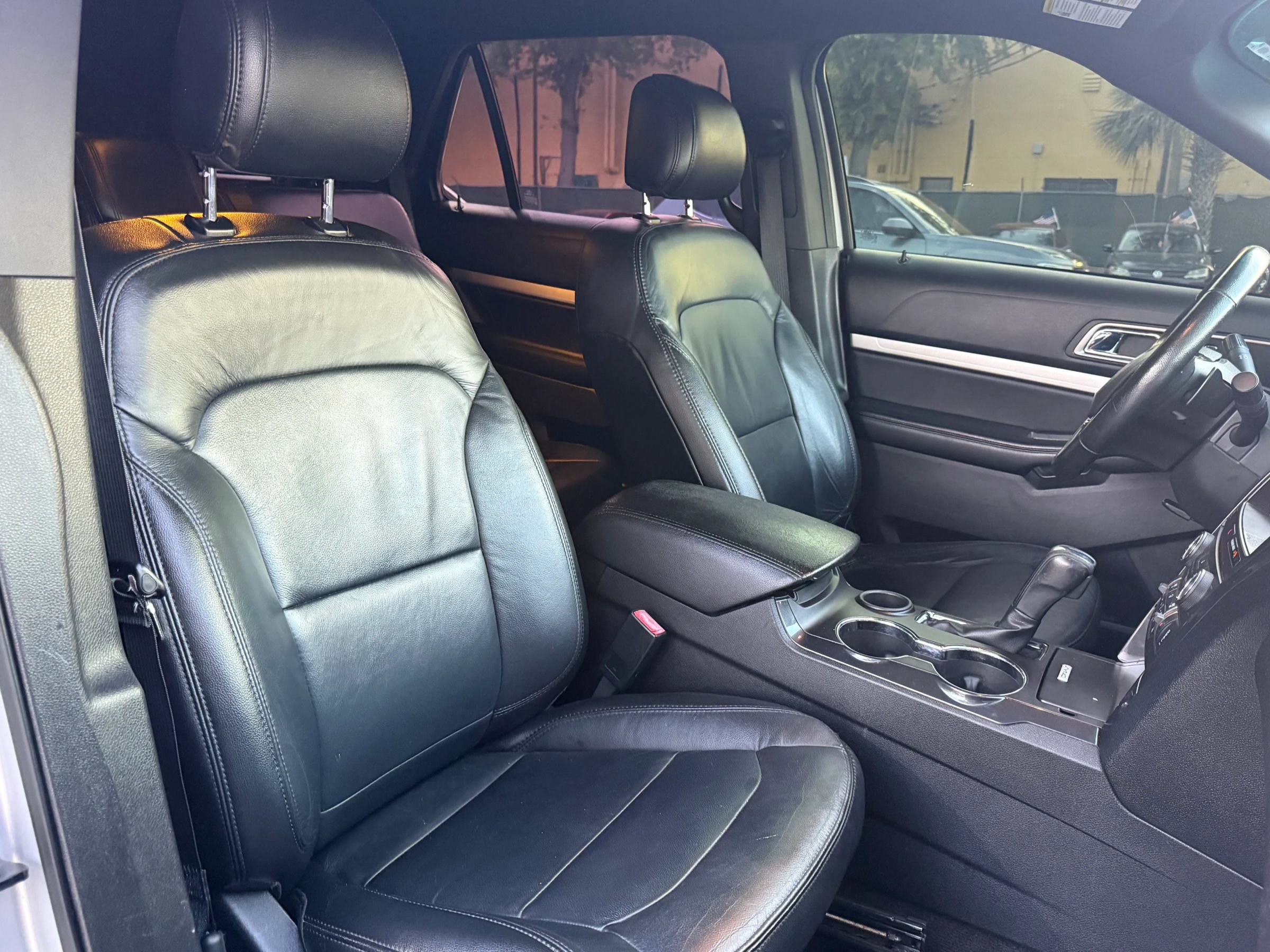 Used 2017 Ford Explorer XLT w/ Equipment Group 202A FWD image 17