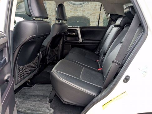 Used 2016 Toyota 4Runner Limited AWD/4WD image 19