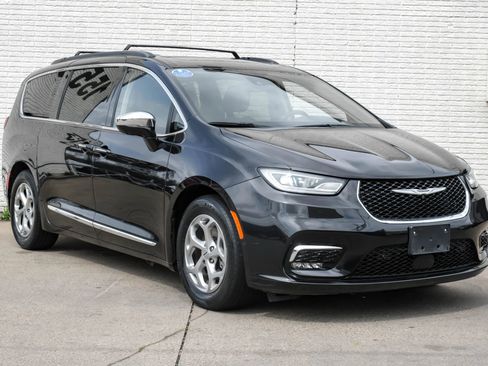 Used 2022 Chrysler Pacifica Limited image 5