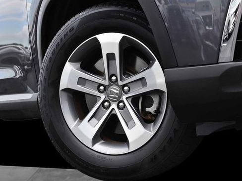 Used 2025 Honda Pilot EX-L image 3