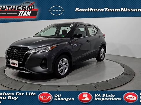 New 2025 Nissan Kicks Play S image 1