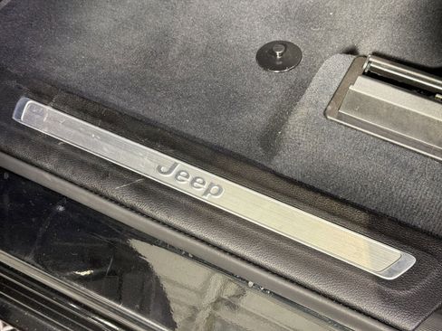 Used 2023 Jeep Grand Cherokee Overland w/ Luxury Tech Group IV image 22