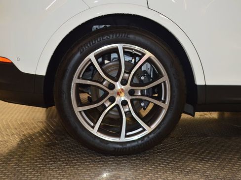 Certified 2025 Porsche Cayenne AWD/4WD image 15