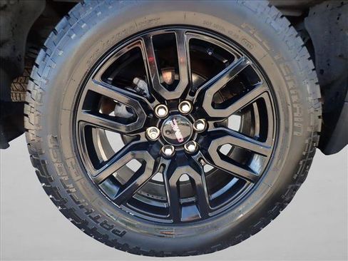 Used 2022 GMC Sierra 1500 Elevation w/ LPO, Elevation Black Package AWD/4WD image 7