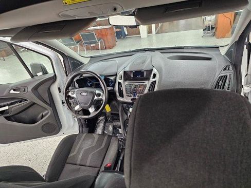 Used 2017 Ford Transit Connect XLT image 9