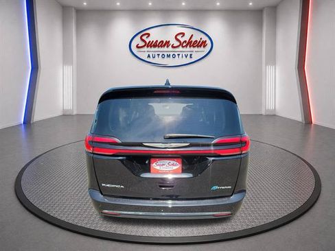 Used 2024 Chrysler Pacifica Limited FWD image 6