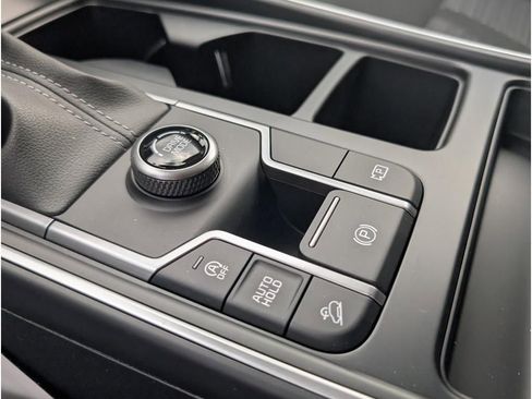 New 2025 Kia Sorento LX image 24