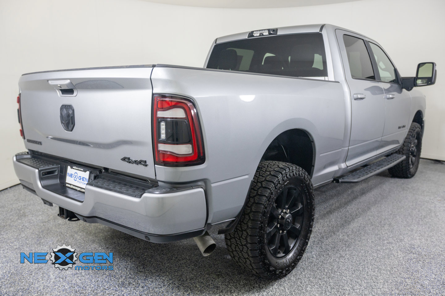 Used 2024 RAM 2500 Big Horn w/ Night Edition AWD/4WD image 8
