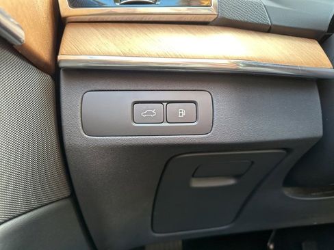 Certified 2024 Volvo XC90 T8 Plus w/ Protection Package Premier image 32