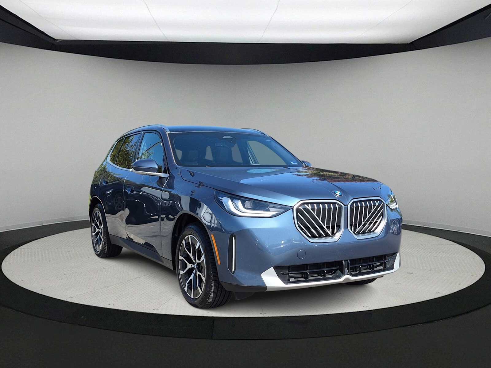 Used 2026 BMW X3 xDrive30i w/ Convenience Package AWD/4WD image 2