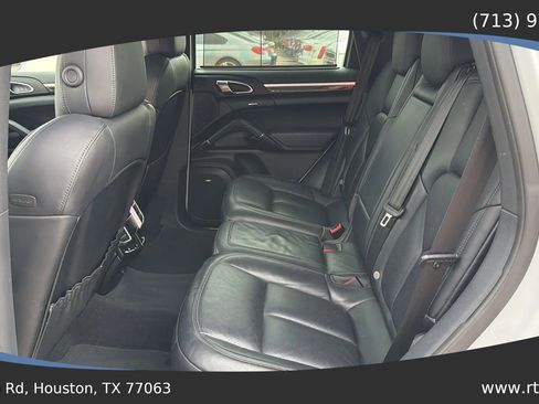 Used 2016 Porsche Cayenne S image 27
