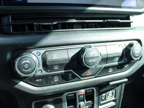 Used 2025 Jeep Wrangler Sport image 19