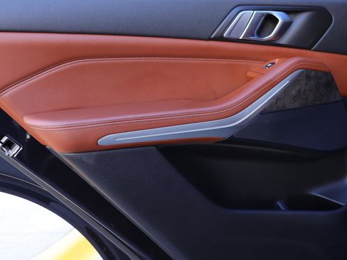 Used 2022 BMW X5 xDrive40i w/ M Sport Package image 11