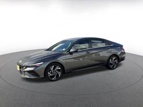 Used 2025 Hyundai Elantra SEL image 8