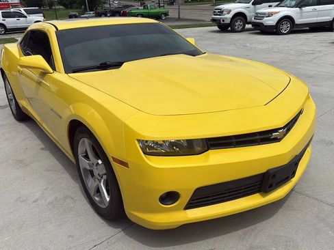 Used 2015 Chevrolet Camaro LT RWD image 3