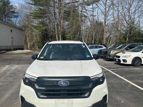 Used 2025 Subaru Forester image 2