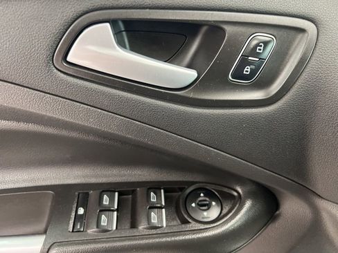 Used 2017 Ford Escape SE w/ Equipment Group 201A FWD image 19
