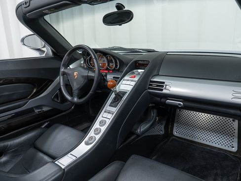 Used 2005 Porsche Carrera GT RWD image 28