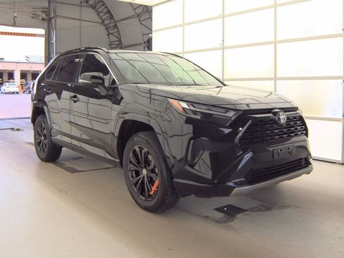 Used 2022 Toyota RAV4 SE w/ Convenience Package AWD/4WD image 3