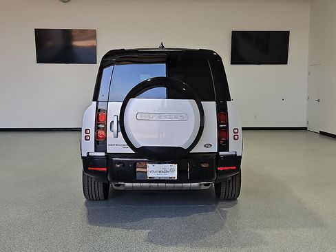 Used 2023 Land Rover Defender 130 X-Dynamic SE AWD/4WD image 7